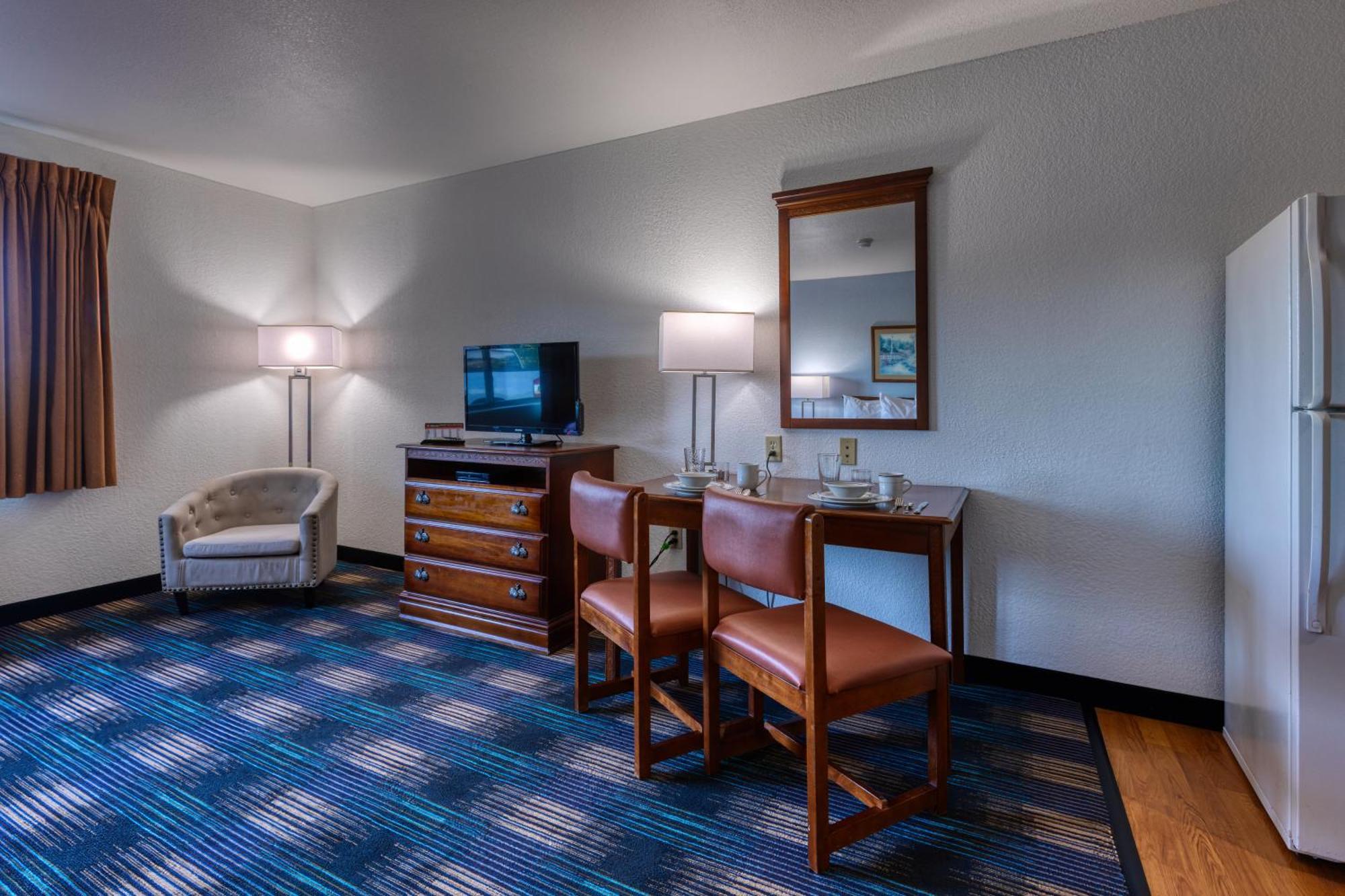 All Towne Suites Saint Robert Exterior photo