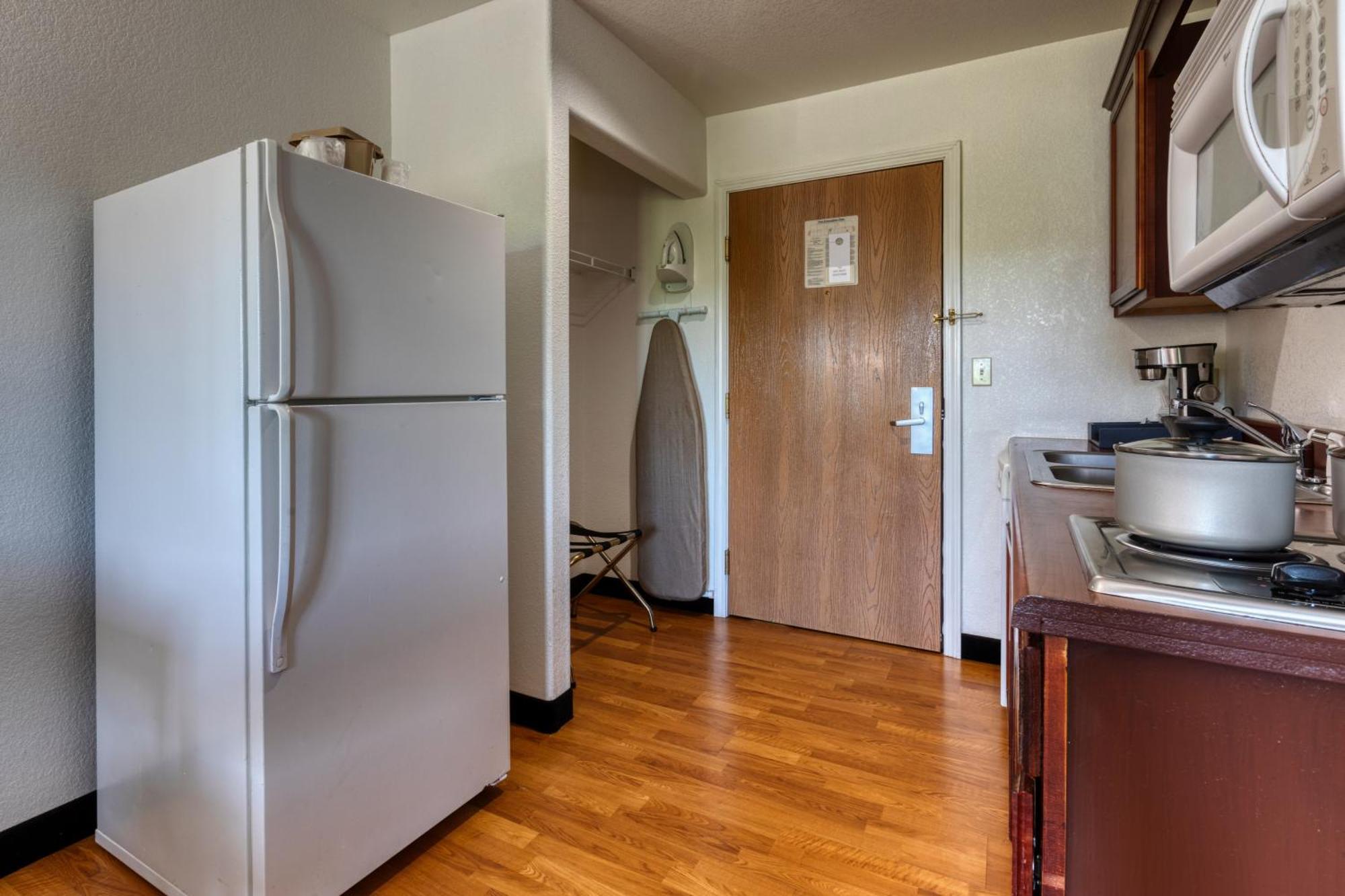 All Towne Suites Saint Robert Exterior photo