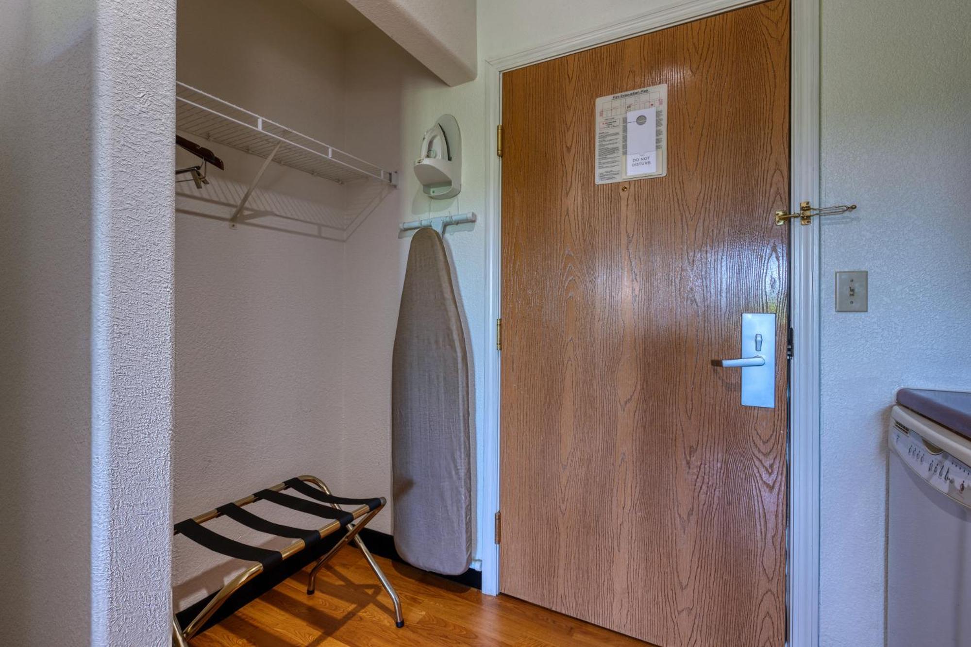 All Towne Suites Saint Robert Exterior photo