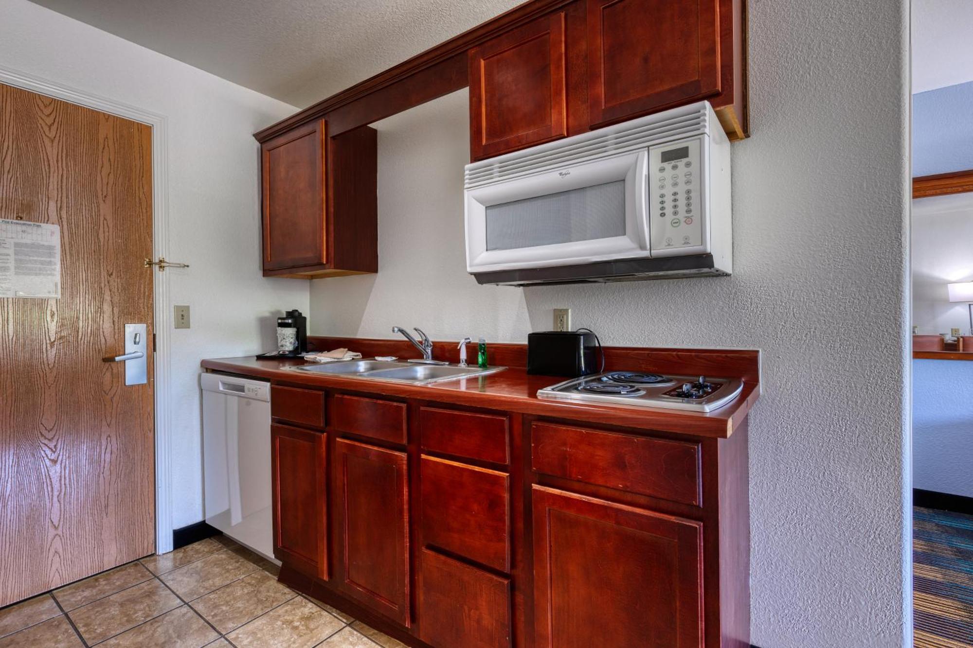 All Towne Suites Saint Robert Exterior photo