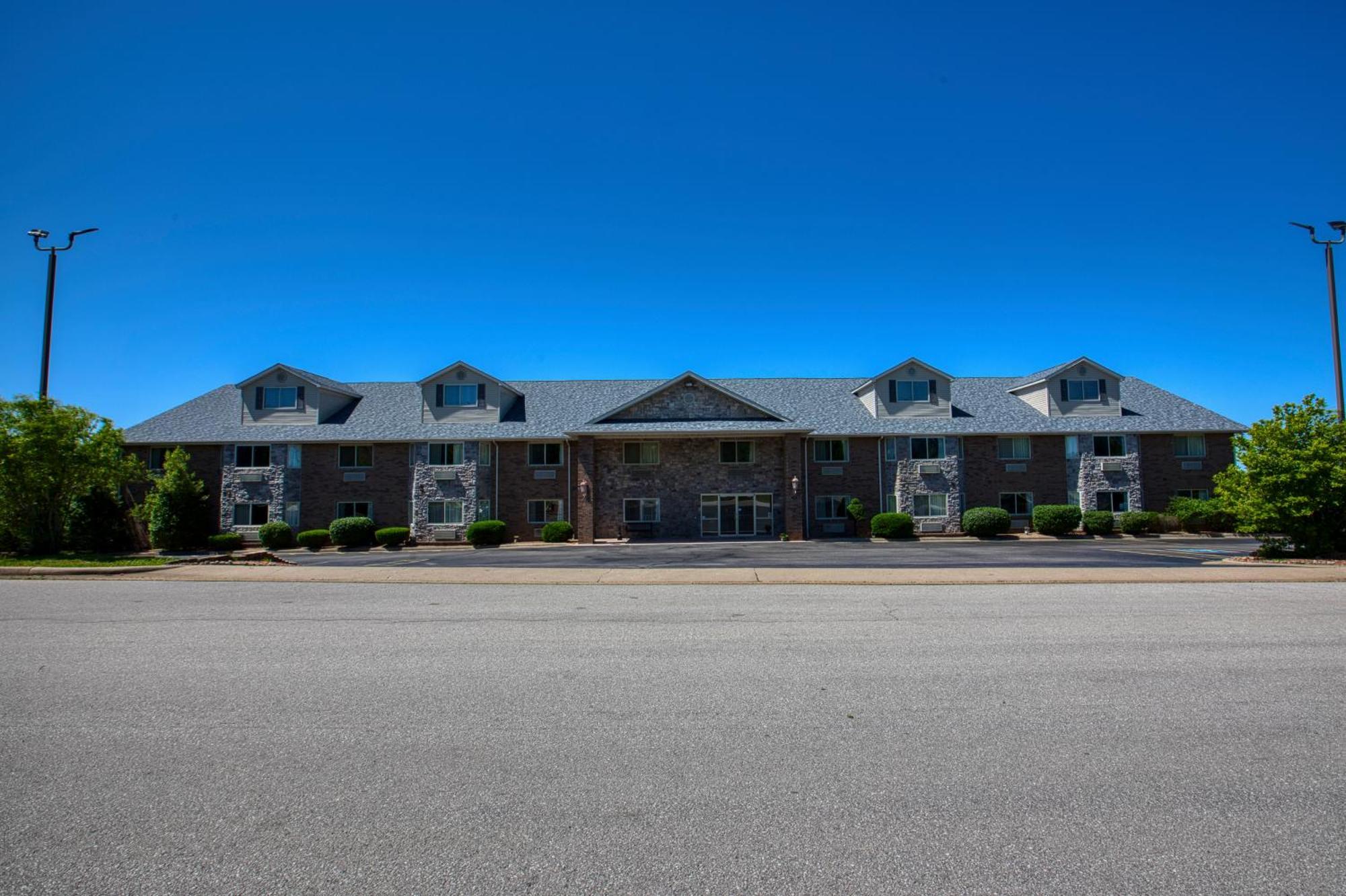 All Towne Suites Saint Robert Exterior photo