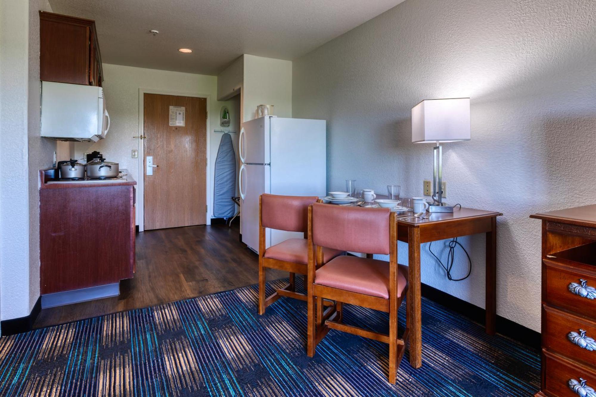 All Towne Suites Saint Robert Exterior photo