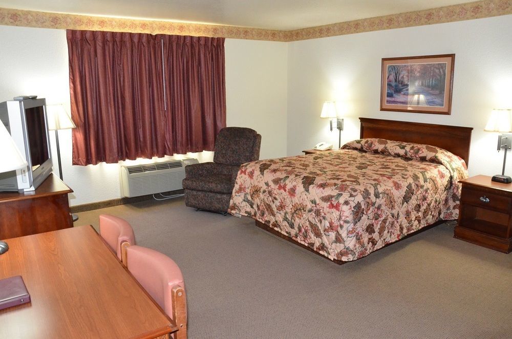 All Towne Suites Saint Robert Exterior photo