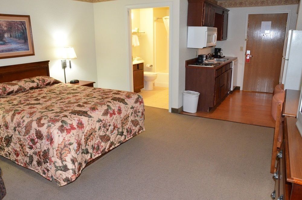 All Towne Suites Saint Robert Exterior photo